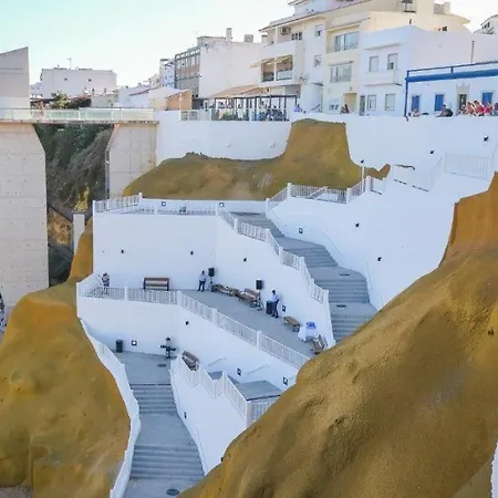 3 Min Walking To Peneco *