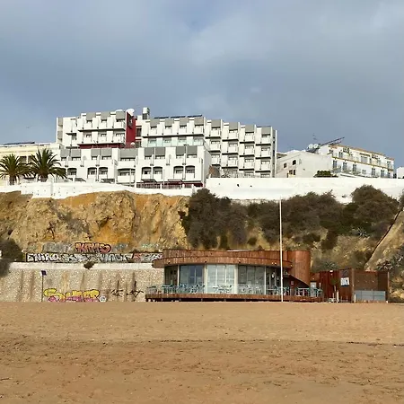 3 Min Walking To Peneco