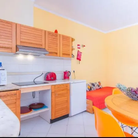 3 Min Walking To Peneco Apartman *